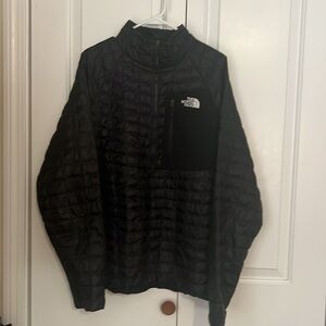 The North Face men’s half zip pullover, black. Thermoball. Medium weight down